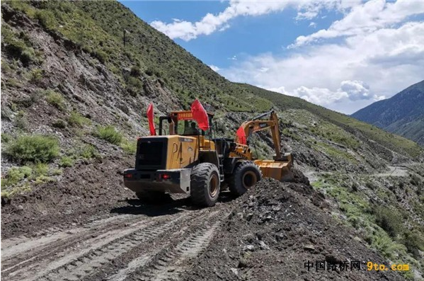 突降暴雨遇山体滑坡/泥石流如何进行自救逃生
