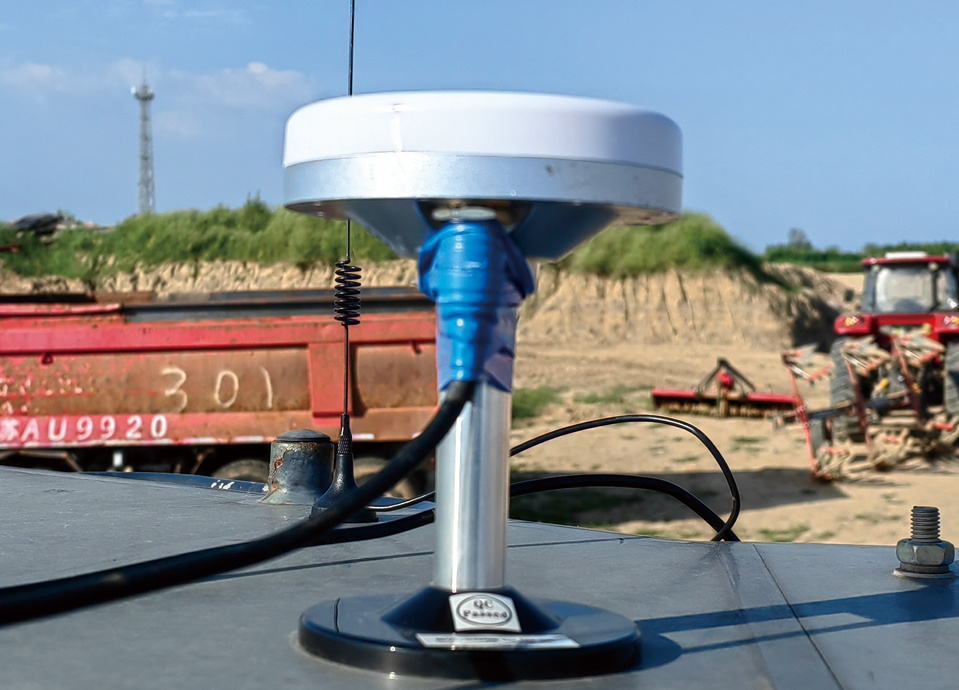 高精度GNSS测量天线在智能打桩系统中的重要价值